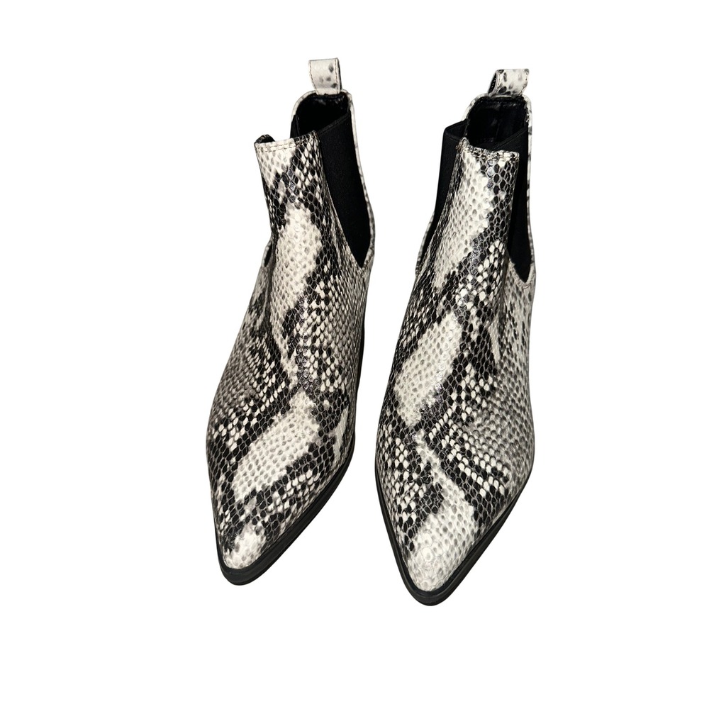 Blondo Waterproof Snakeskin Print Chelsea Ankle Booties 7.5 Black White